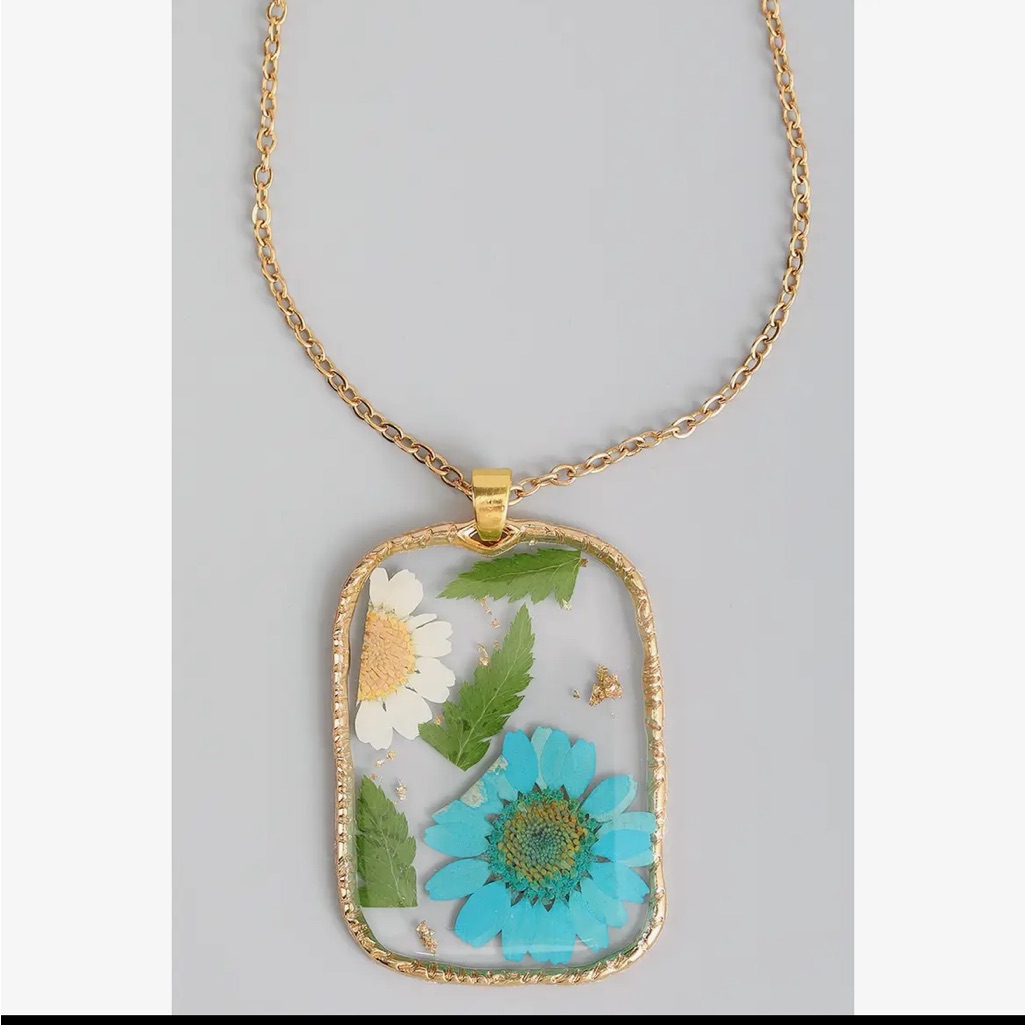 716. Lightweight Pressed Floral Pendant Necklace